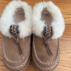 UGG Tasman Alpine size 6